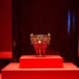 清 金嵌珠石金瓯永固杯 Coupe d'or incrustée de perles et de bijoux - Souveraineté éternelle, dynastie Qing