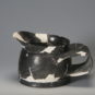 2.陶刻纹宽把杯1 Coupe bei 杯 à motif gravé en poterie, munie d'une anse large