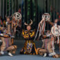 3 赫哲族人在跳民族舞蹈 Danse ethnique des Hezhe